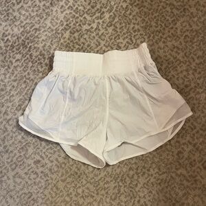 Lululemon- Hotty Hot High-Rise Lined Short 2.5 (White)